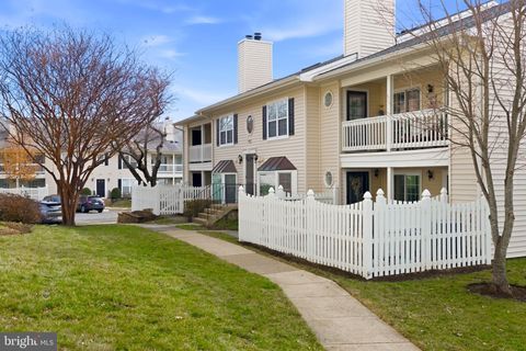 Property photo of 10208 Ashbrooke Court C 19, Oakton, VA 22124