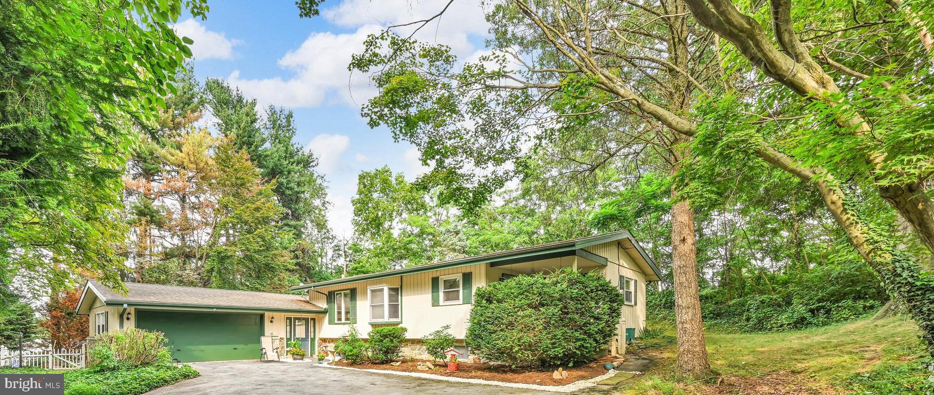 3093 LYNDANA DRIVE