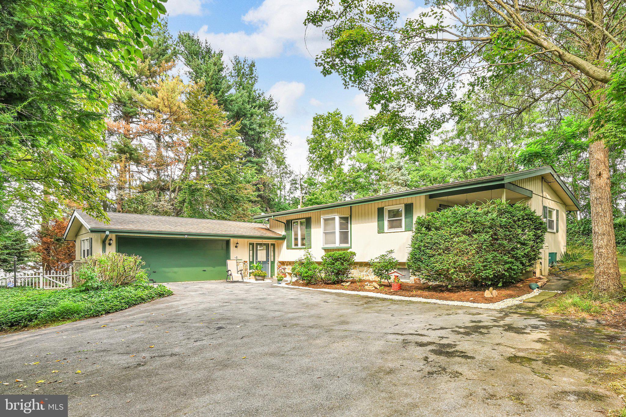 3093 LYNDANA DRIVE