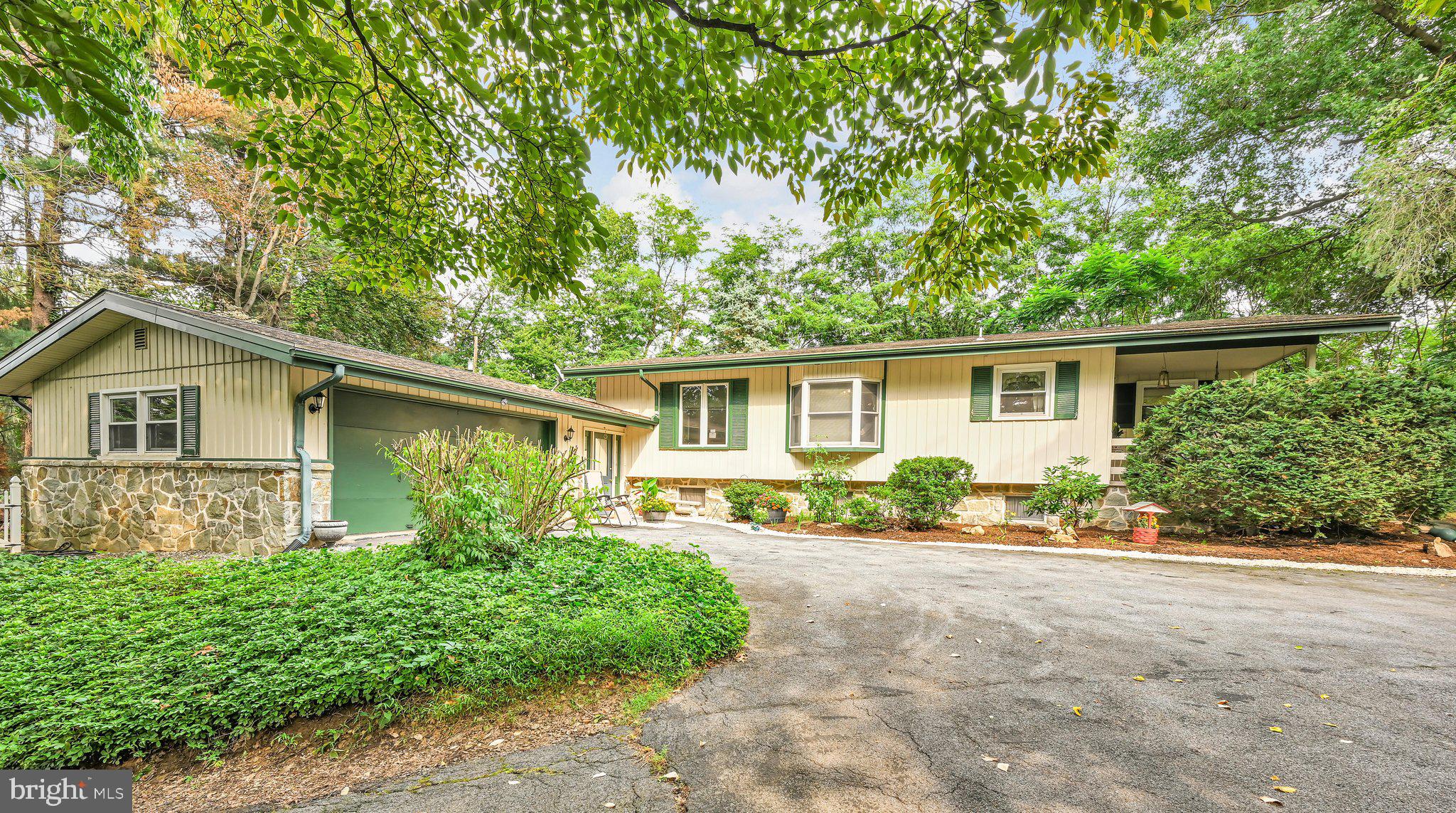 3093 LYNDANA DRIVE