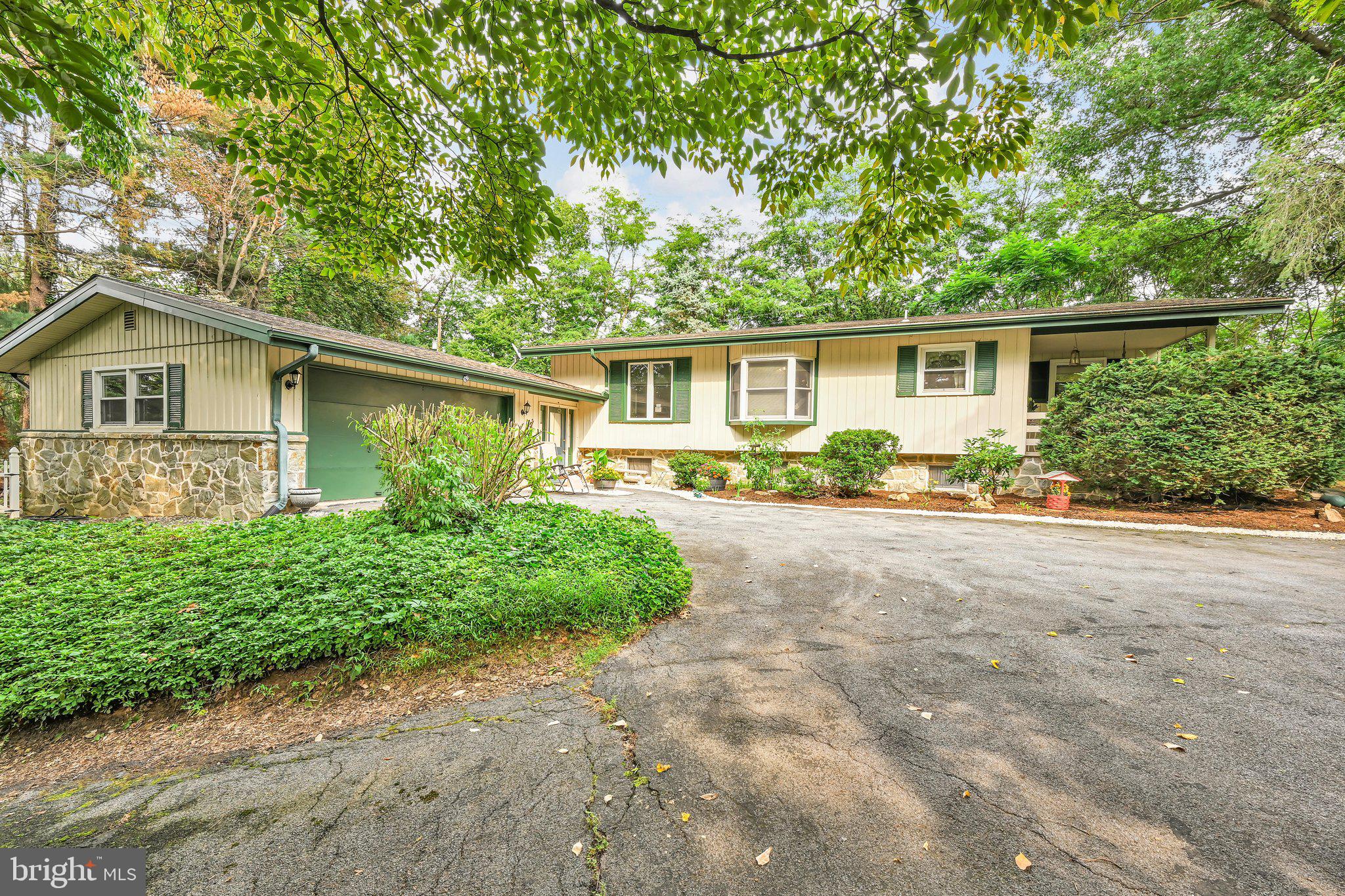 3093 LYNDANA DRIVE