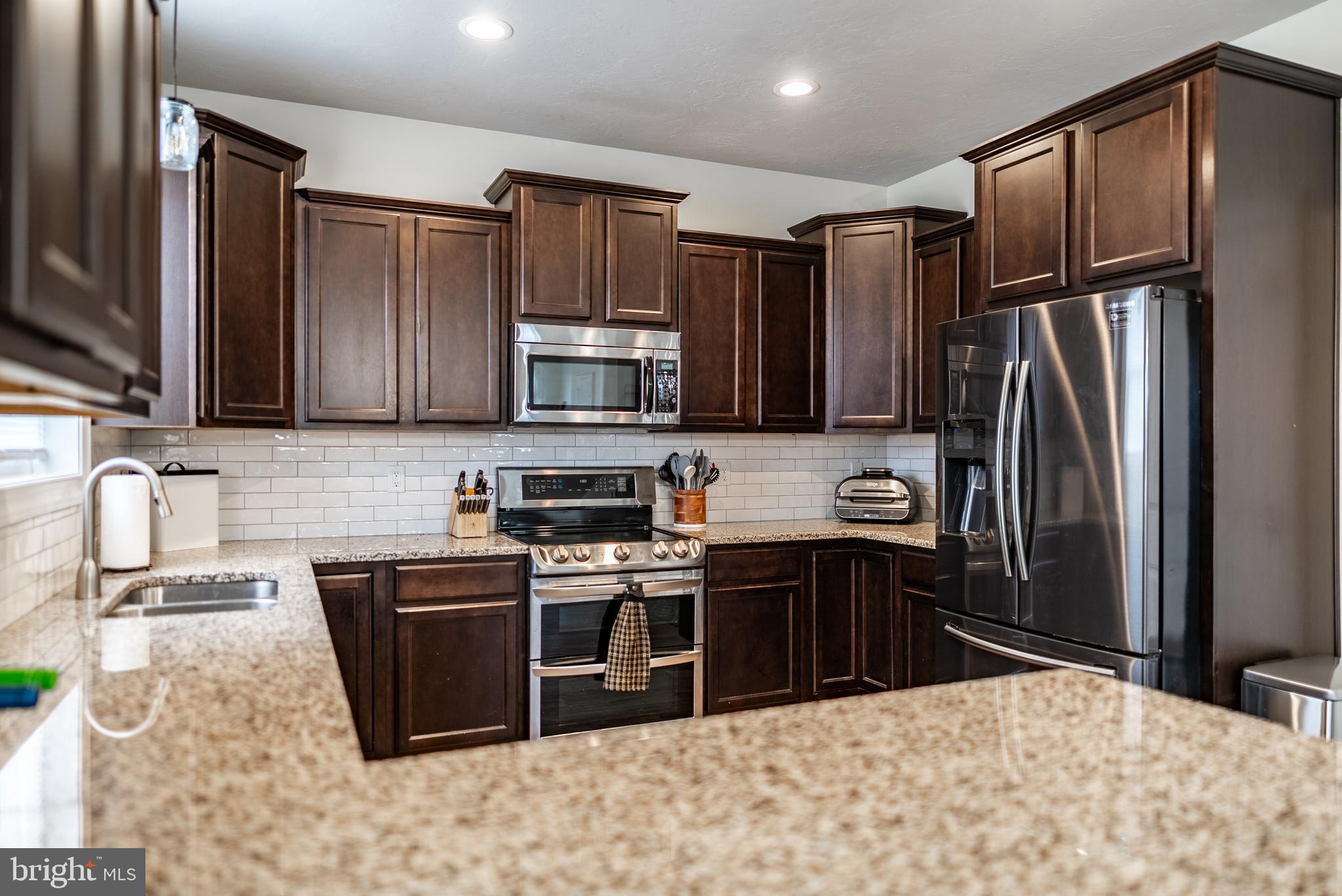 HIGH POINTE - Residential