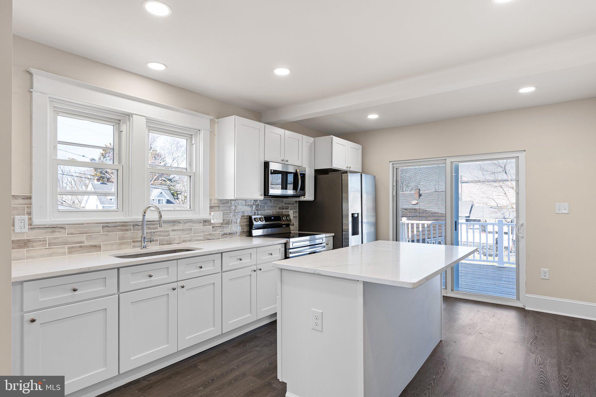 3417 ROSELAWN AVENUE