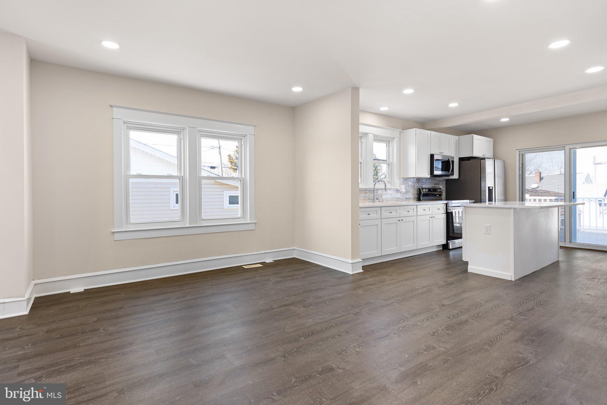 3417 ROSELAWN AVENUE