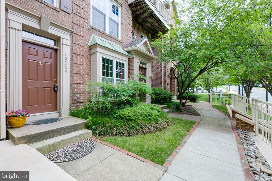 NEW main lvl HW floors, upper lvl carpet, HWH, 1/2BA & fresh paint LR. '16:Thompson Creek Windows, recessed lights. '14:Garbage disp, W/D, SS appliances & freshly painted rooms. Pantry, brkfst nook. Crown molding, patio, gas FP. MB double vanity, soaking tub, sep shower, walk-in closet & balcony. Shops, parks. Fairfax City small town feel. Easy access: 66,495,CUE&Metro. Water, trash&ext main incl