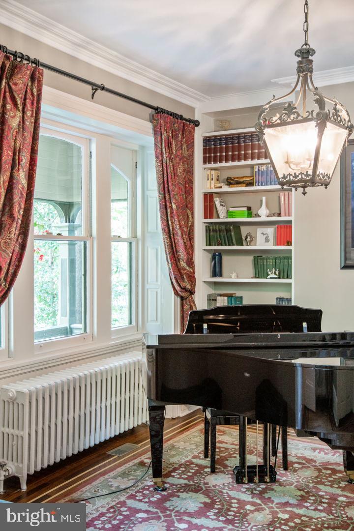 CHESTNUT HILL - Residential Lease