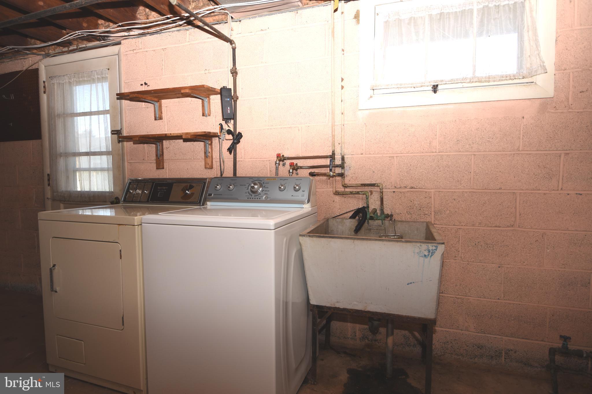 INGLEWOOD GDNS - Residential