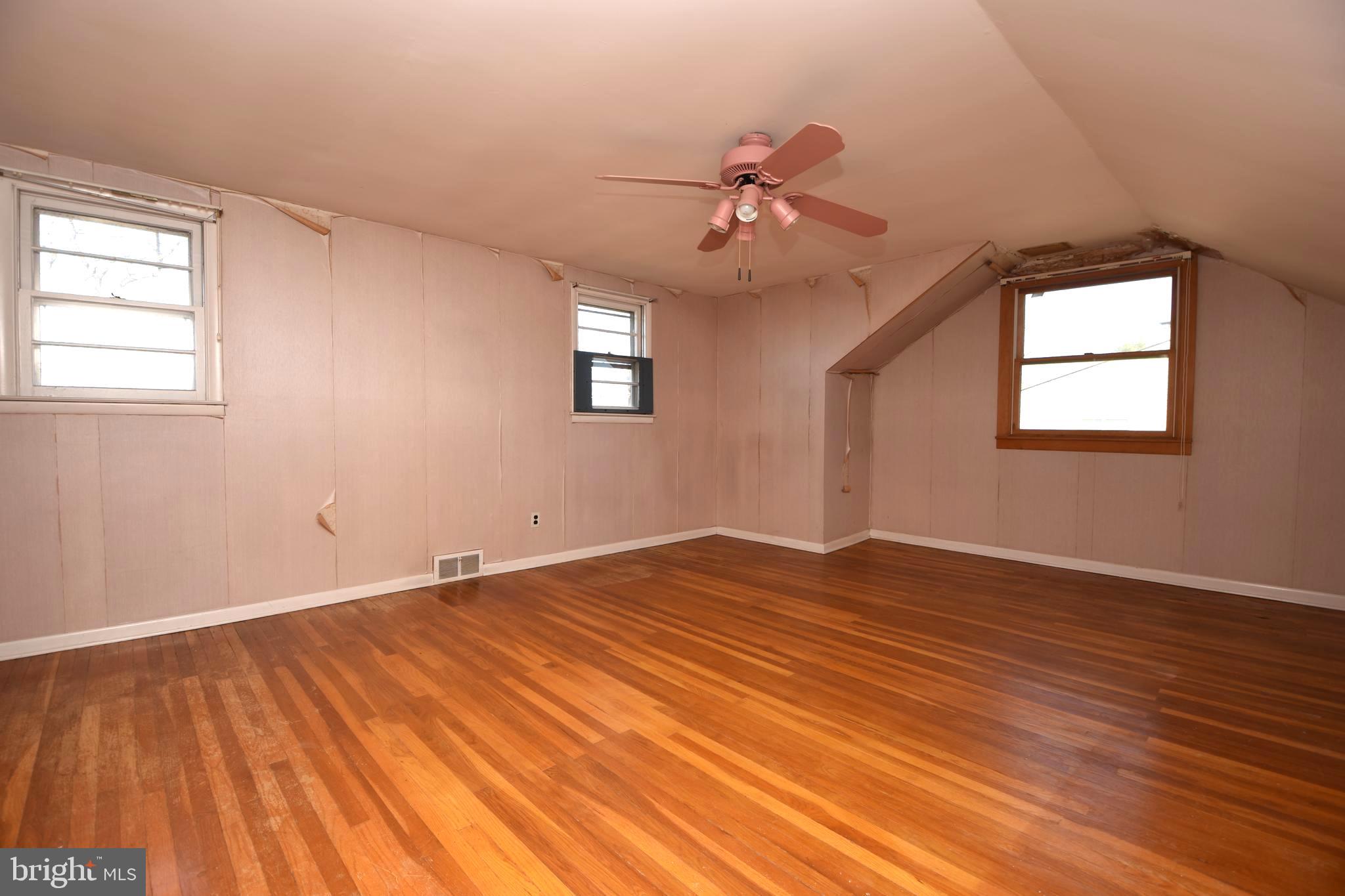 INGLEWOOD GDNS - Residential