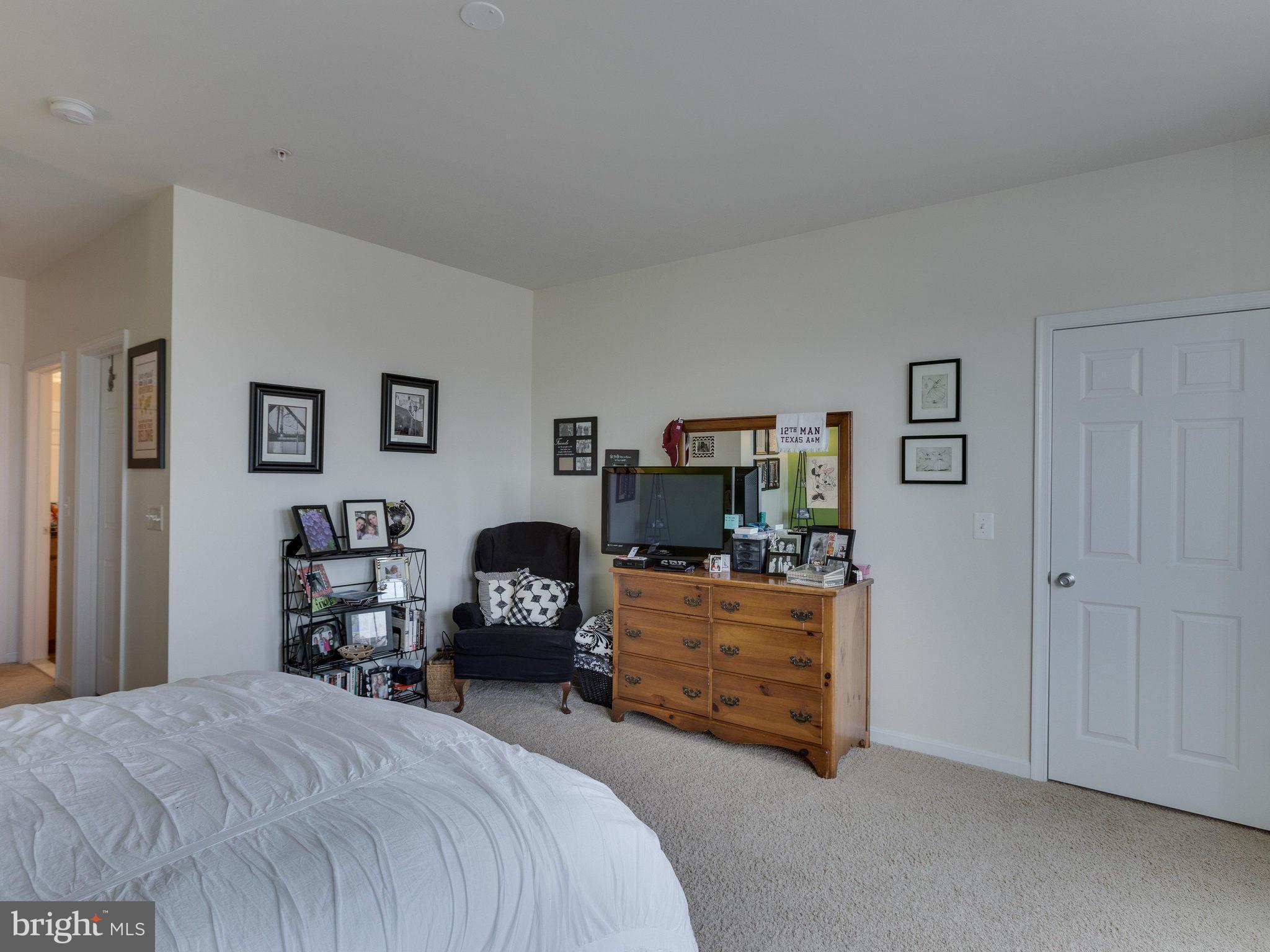 RESIDENCES AT DULLES PRK - Residential