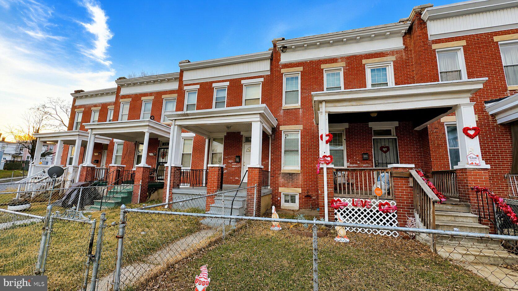 704 N EDGEWOOD STREET