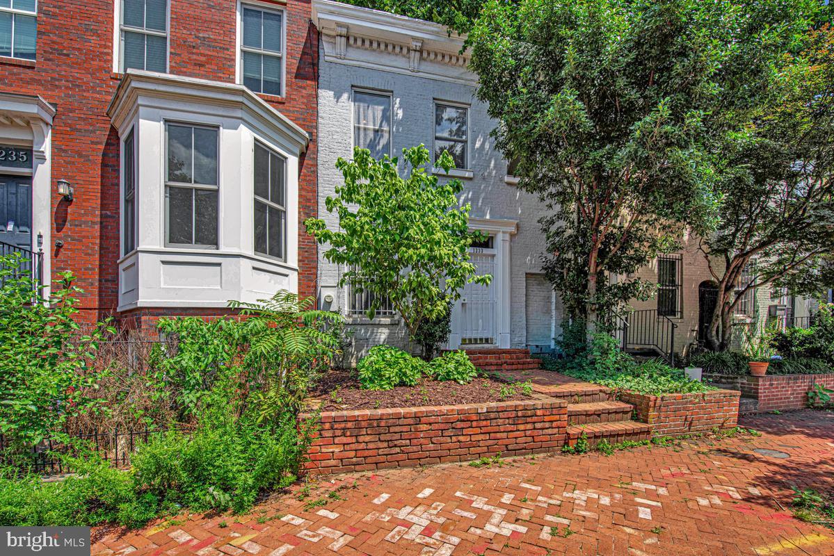 1233 4TH STREET NW