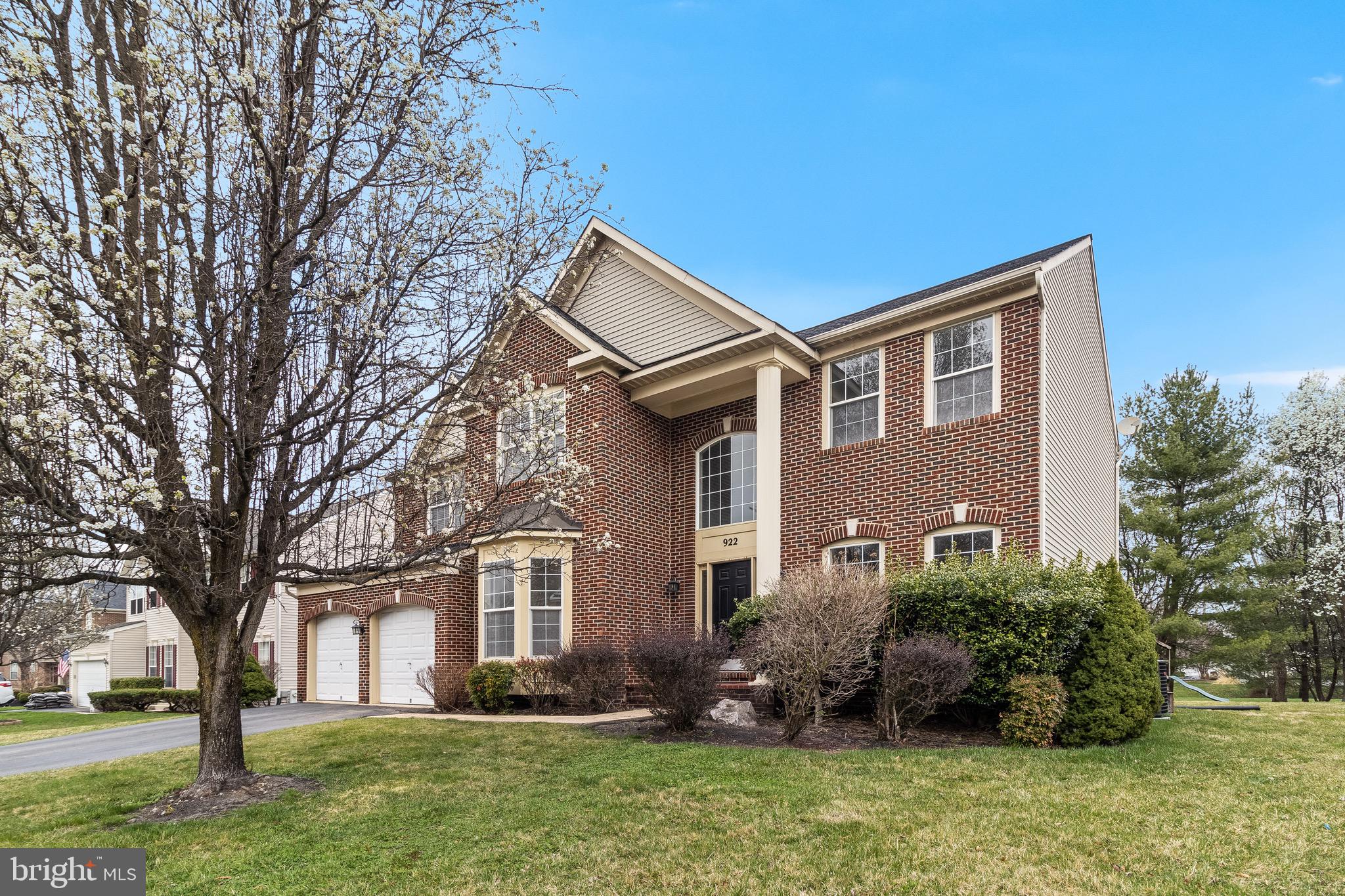 922 FOREST BAY COURT