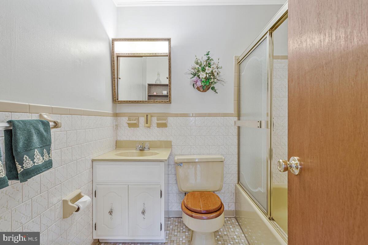 EMERALD COVE - Residential