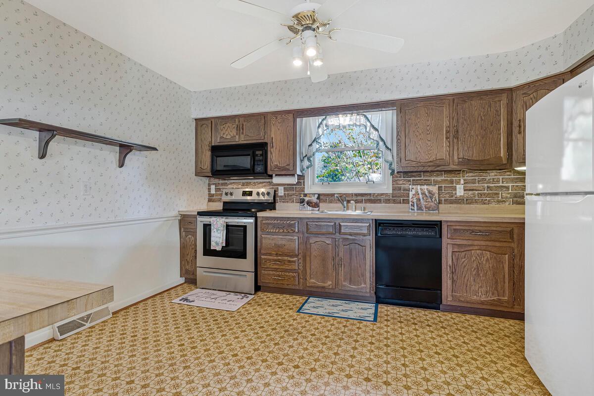 EMERALD COVE - Residential