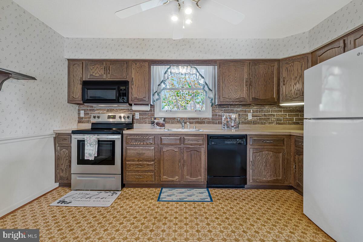 EMERALD COVE - Residential