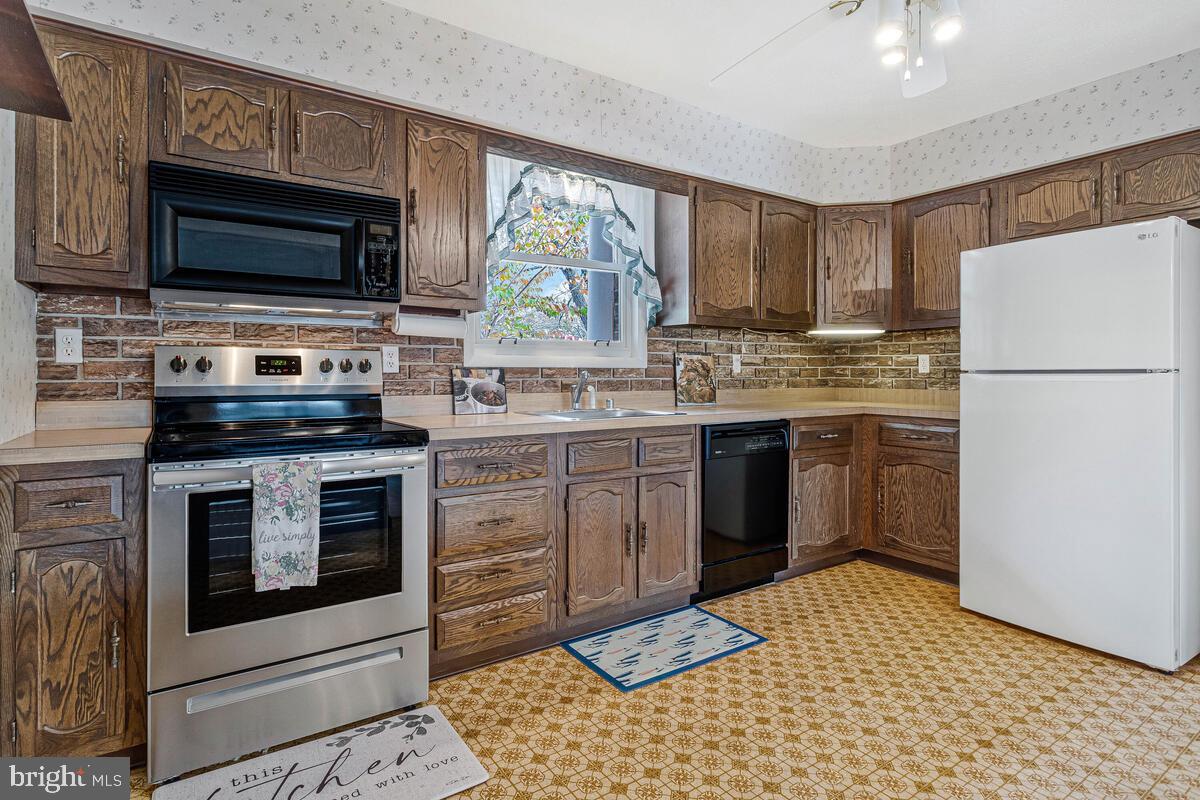 EMERALD COVE - Residential