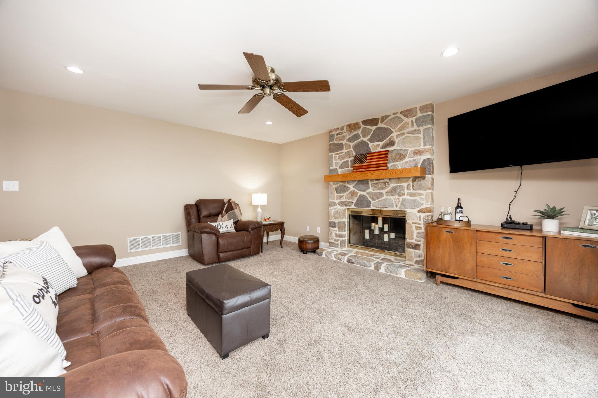 VALLEY FORGE MTN - Residential