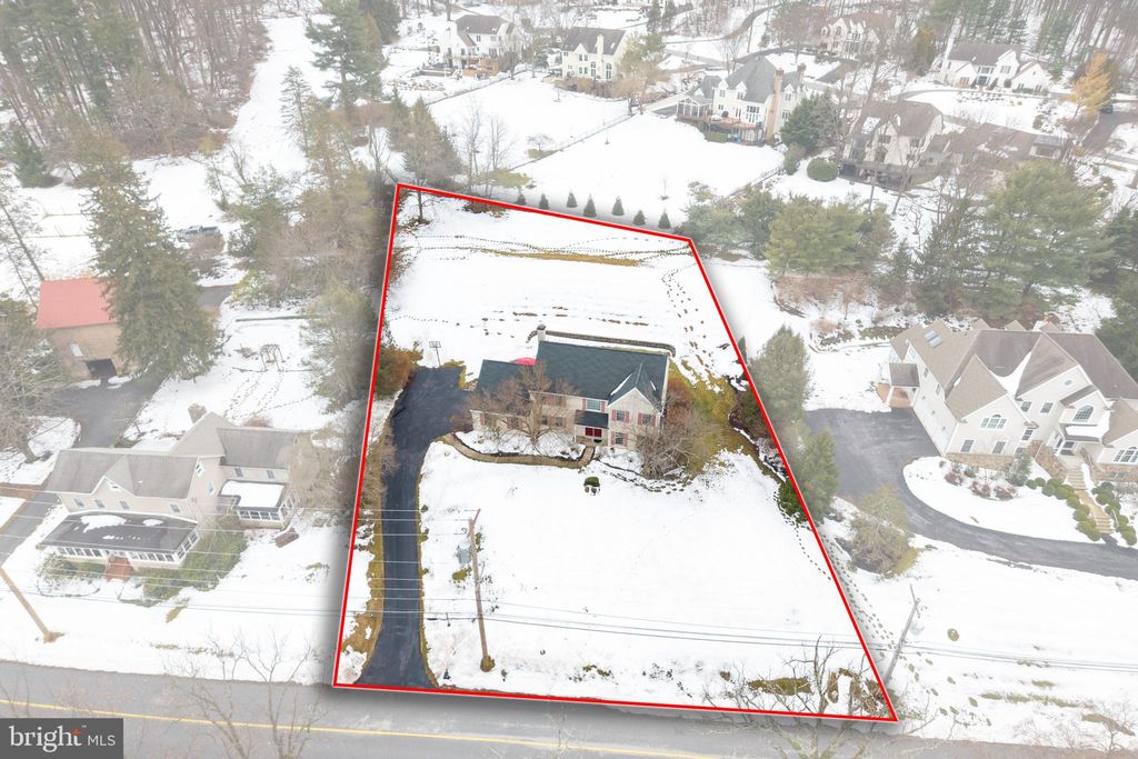 Photo of 35 Oakwood Lane, PHOENIXVILLE, PA 19460 (MLS # PACT2118300)