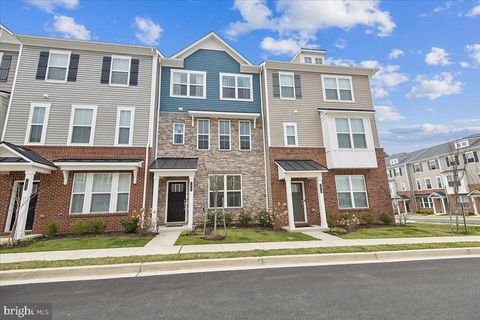 Townhouse For Sale - 1813 Iris Lane<br/> HANOVER, MD 21076