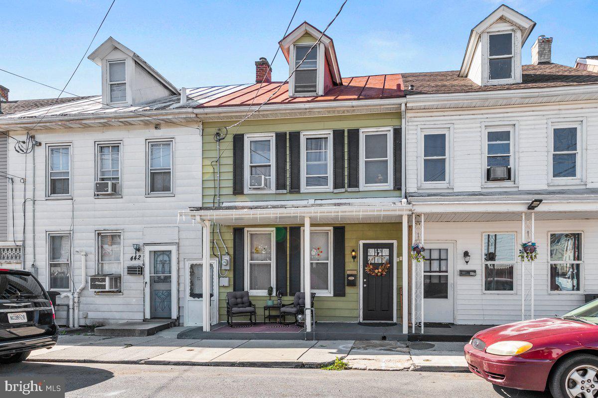 444 PERSHING AVENUE