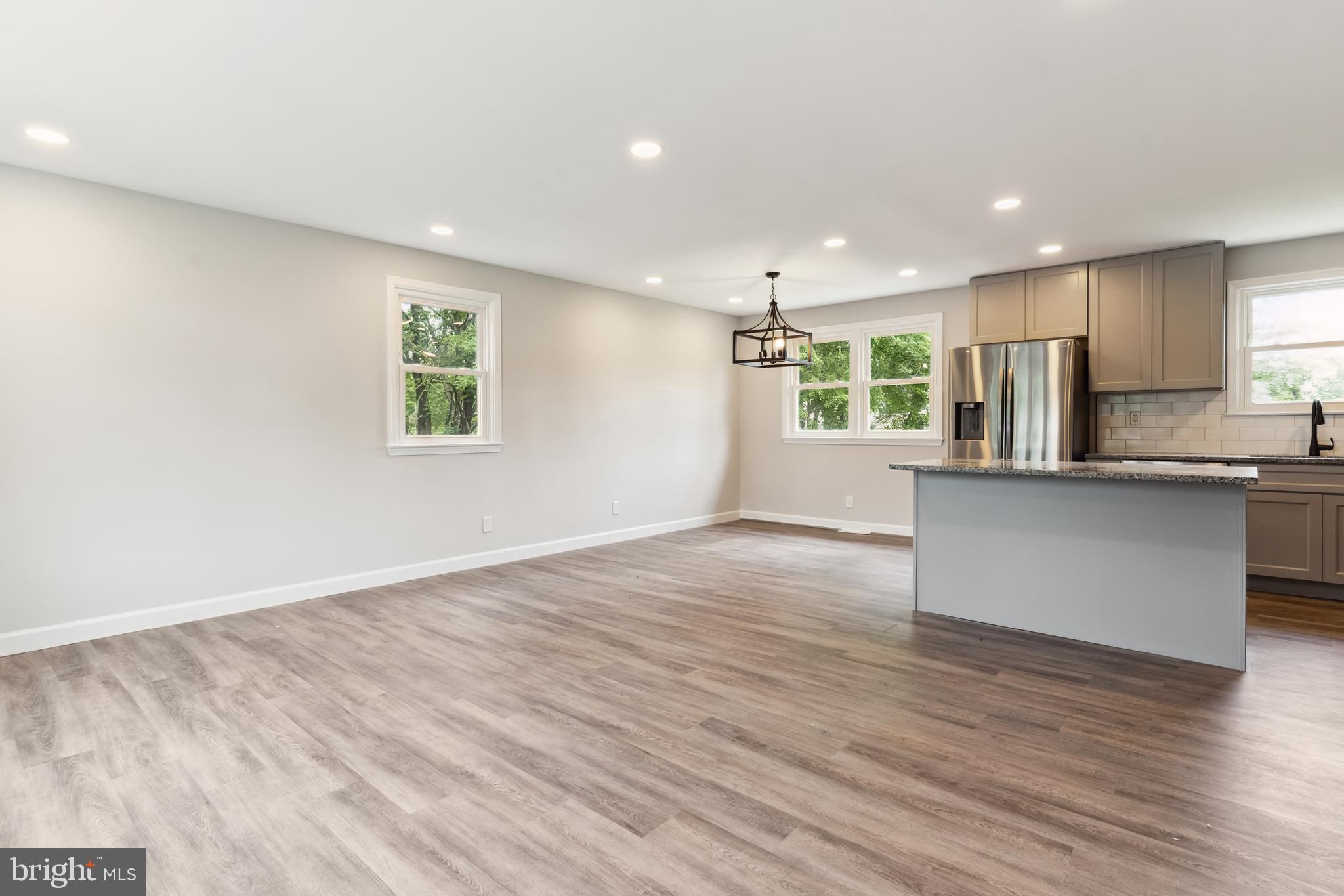 COUNTRY CLUB SOUTH - Residential