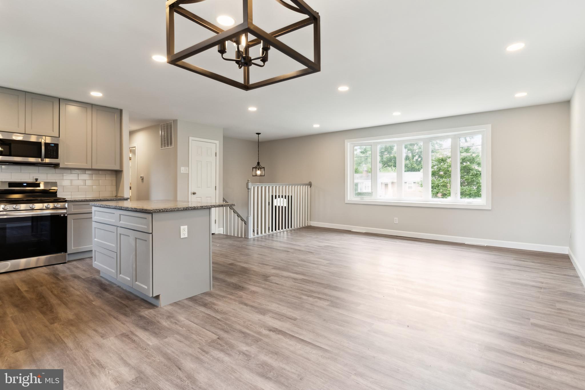 COUNTRY CLUB SOUTH - Residential