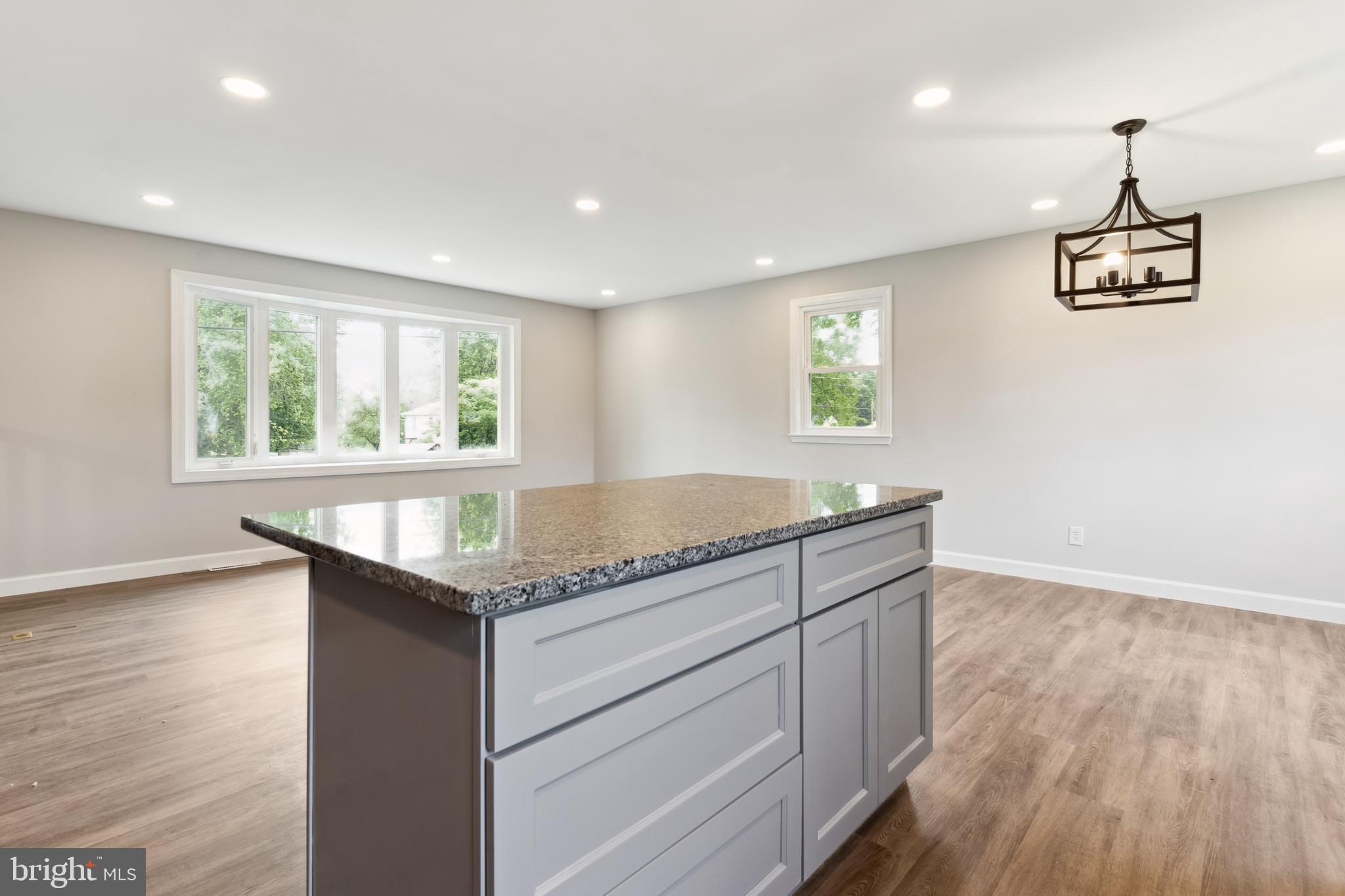 COUNTRY CLUB SOUTH - Residential