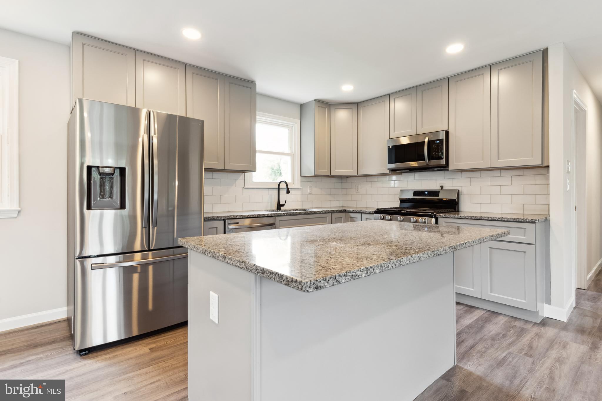 COUNTRY CLUB SOUTH - Residential