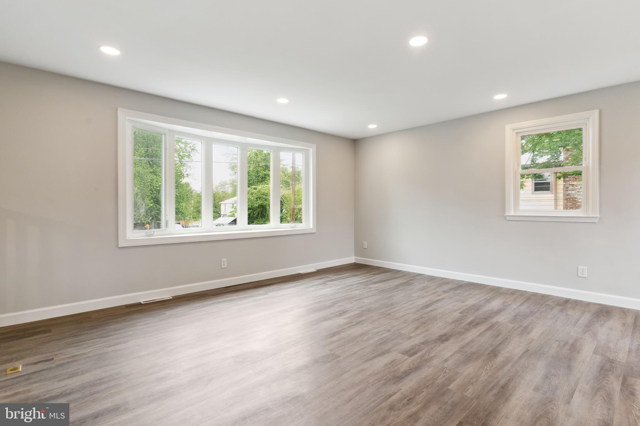 COUNTRY CLUB SOUTH - Residential