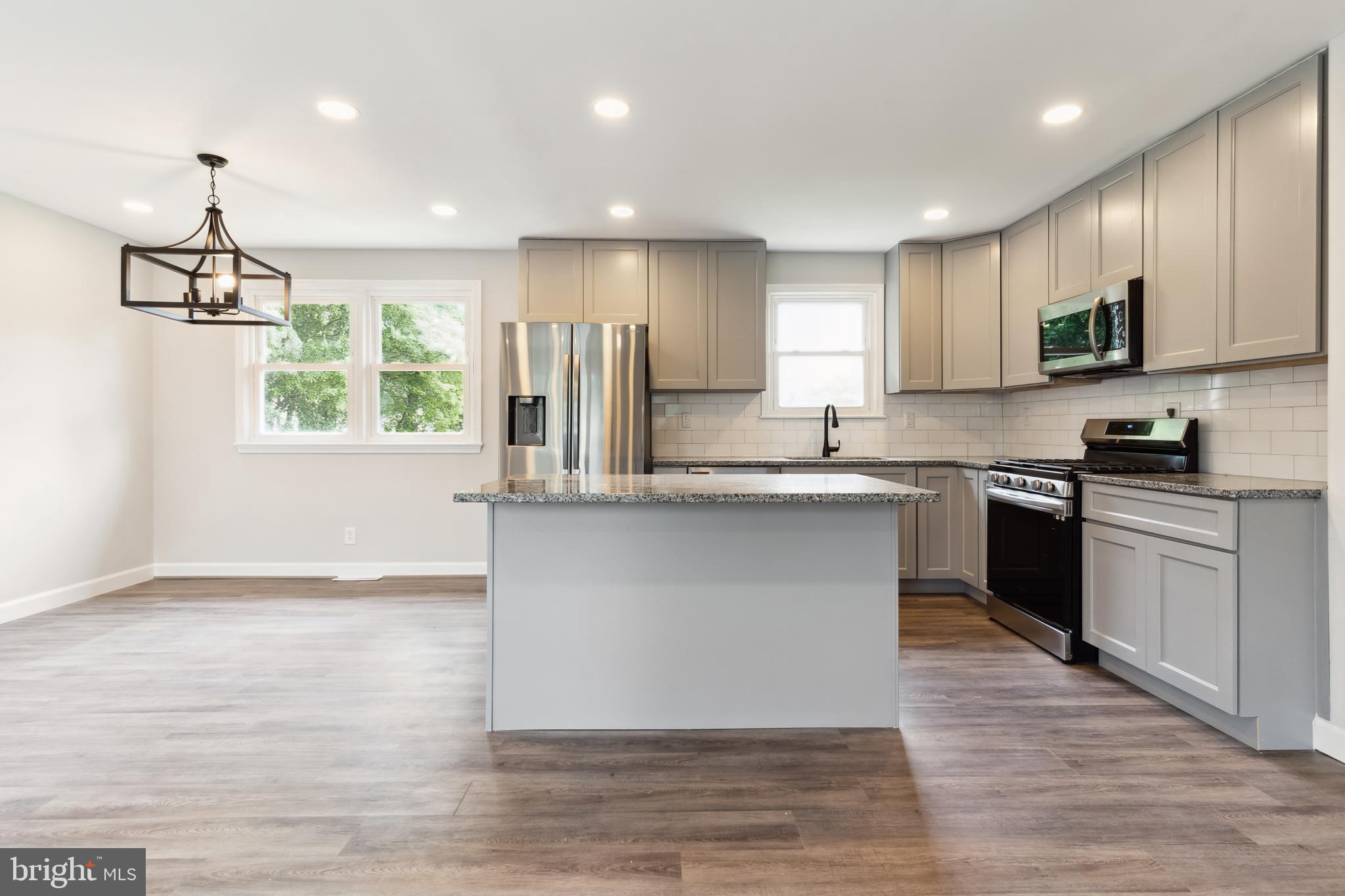 COUNTRY CLUB SOUTH - Residential