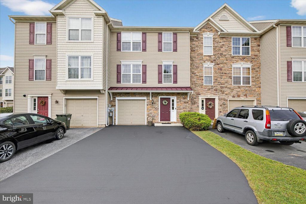 Photo of 106 Ironwood Court, DENVER, PA 17517 (MLS # PALA2076772)