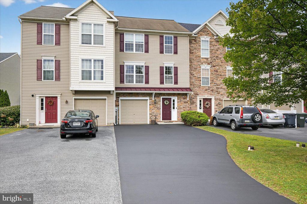 Photo of 106 Ironwood Court, DENVER, PA 17517 (MLS # PALA2076772)