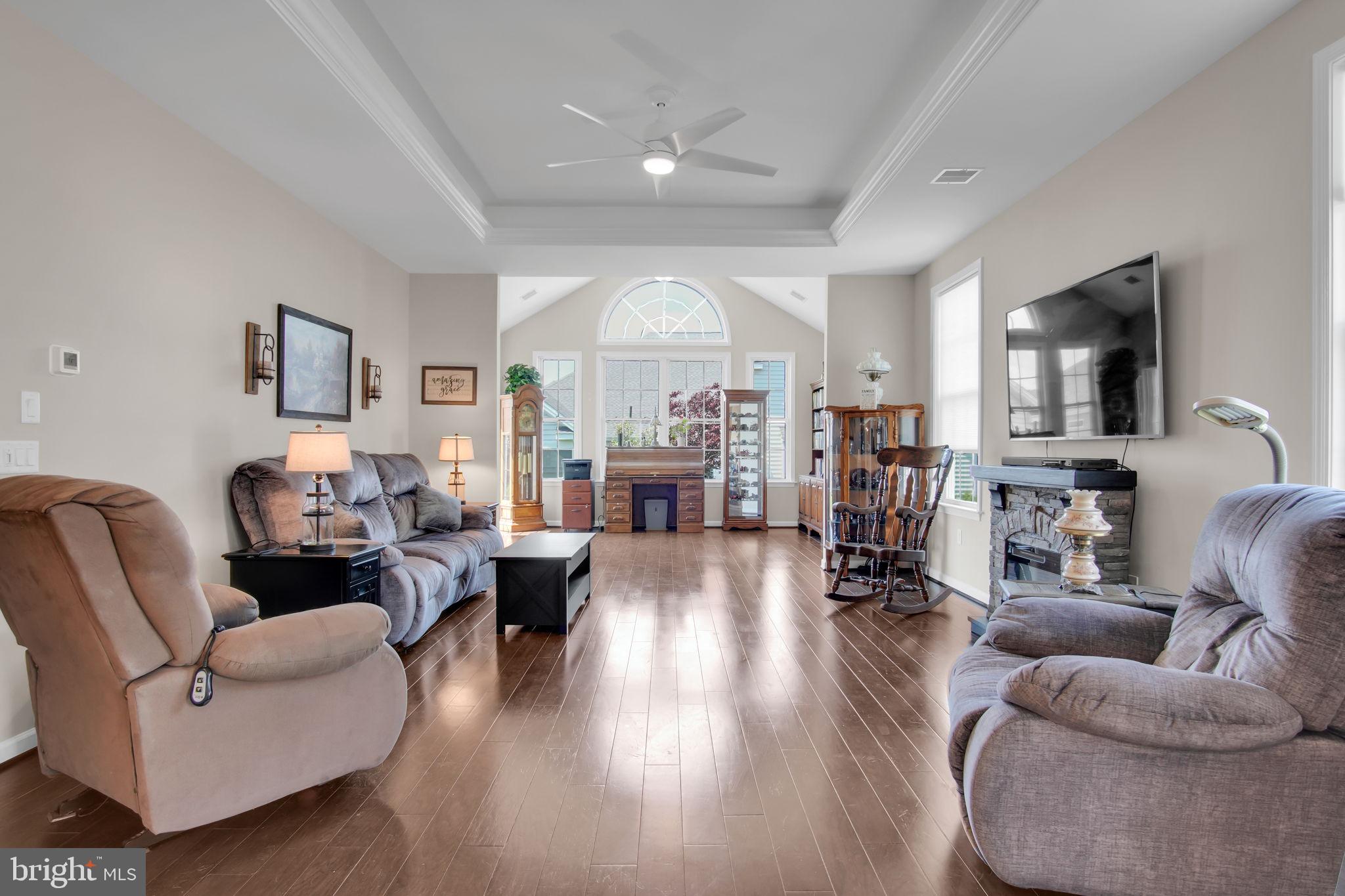 646 REPUBLIC WAY
