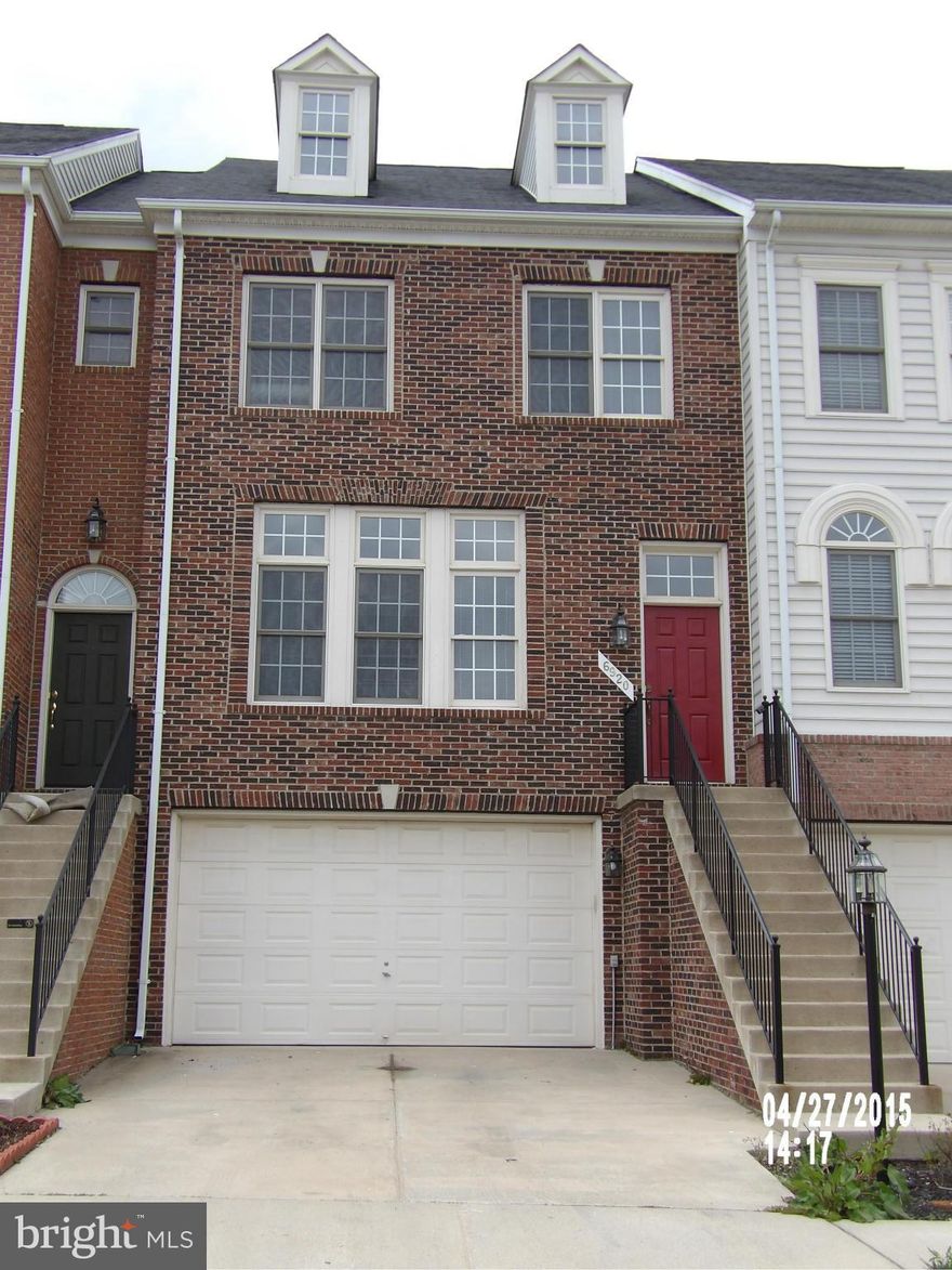 BEST VALUE***3 level extension***2-GARAGE***Wood Floors***NEW PAINT***New carpet***NEWLY RENOVATED BATHROOMS***Huge Kitchen***Too many new features to list …………Must see inside!!
Luxury two garage elegant and gorgeous townhouse in sough after Piedmont South community. 3 BR 2.55 Baths. Easy access to major roads. Open floor plan, huge kitchen, Corian Counter tops, Stainless Steel appliances, hardwood floors, backsplashes, new carpet thru-out, freshly painted, new renovated bathrooms, and all lighting fixtures replaced. Roof 2023, HVAC 2020……