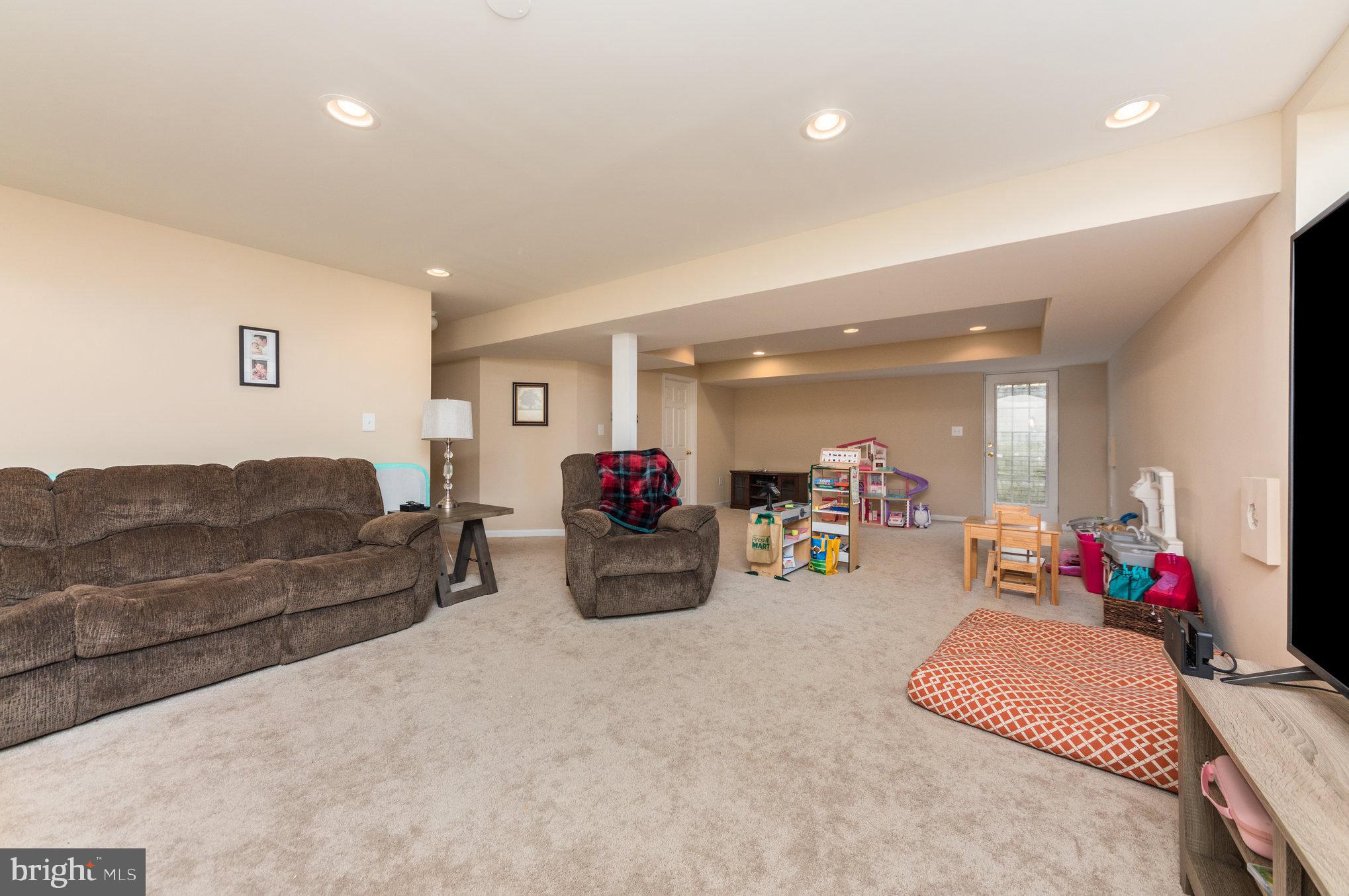 LADYSMITH VILLAGE - Residential