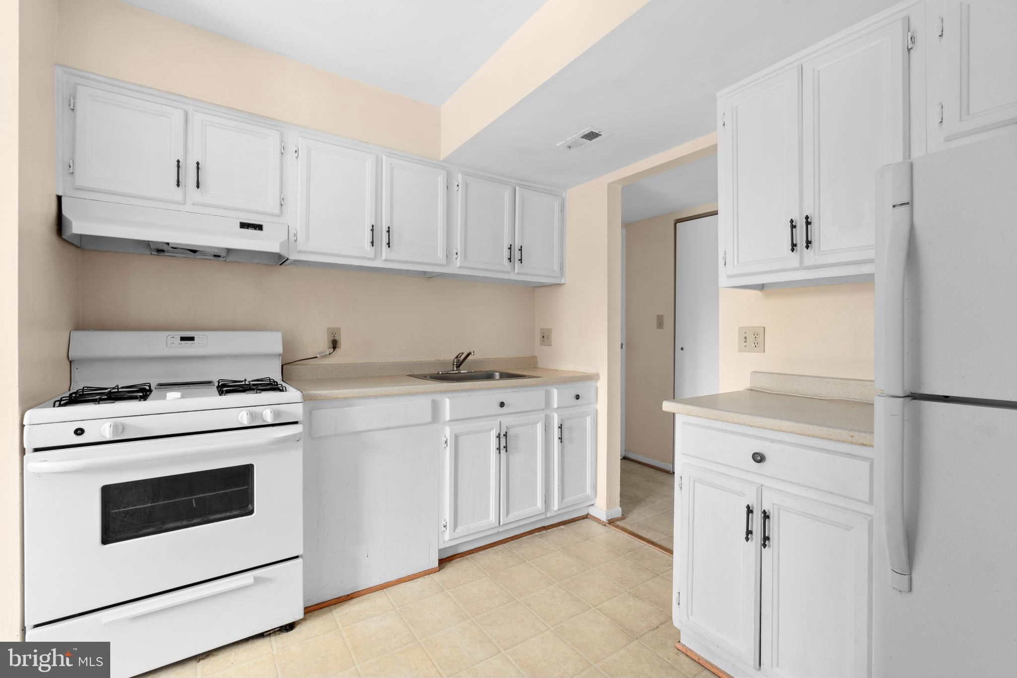 VILLAGE OF LONG REACH - Residential