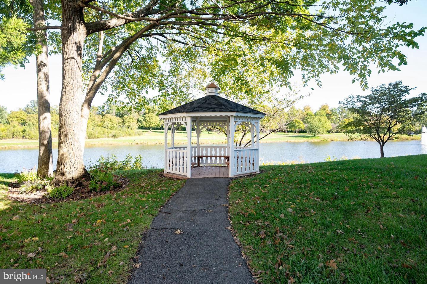25280 LAKE SHORE SQUARE 304
