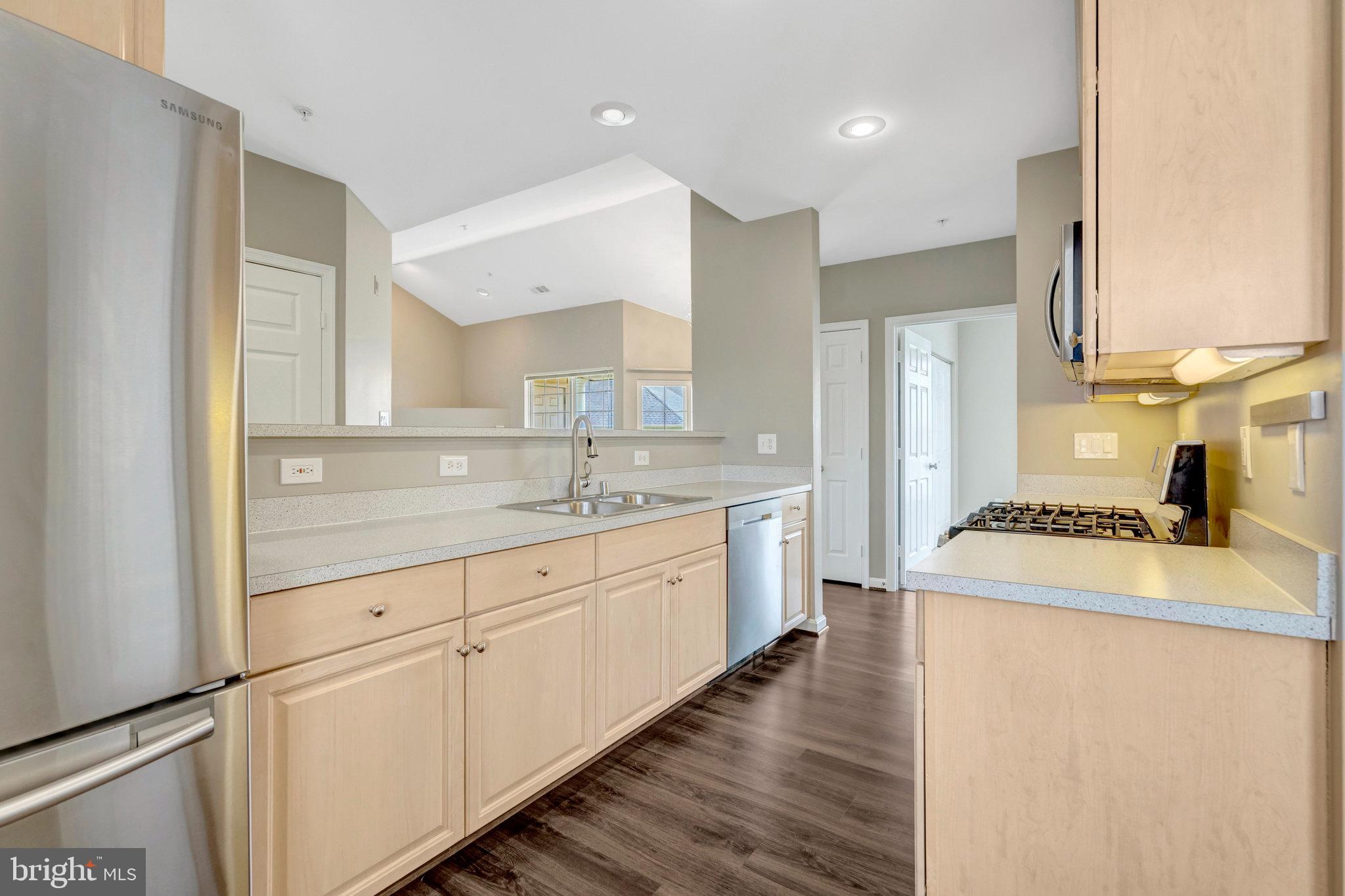 LAKESIDE AT SOUTH RIDING - Residential