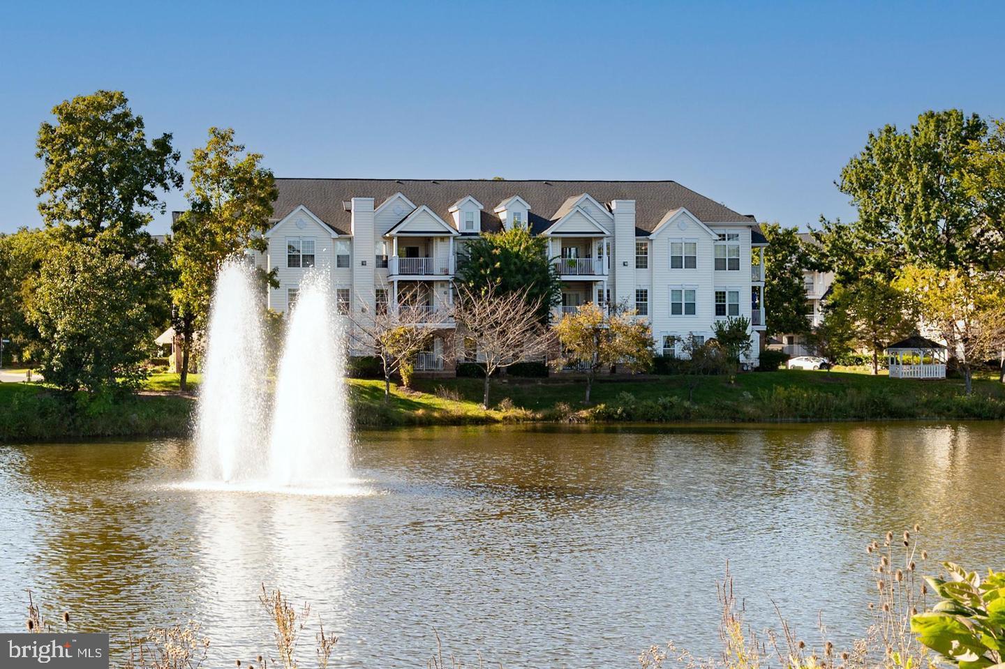 25280 LAKE SHORE SQUARE 304