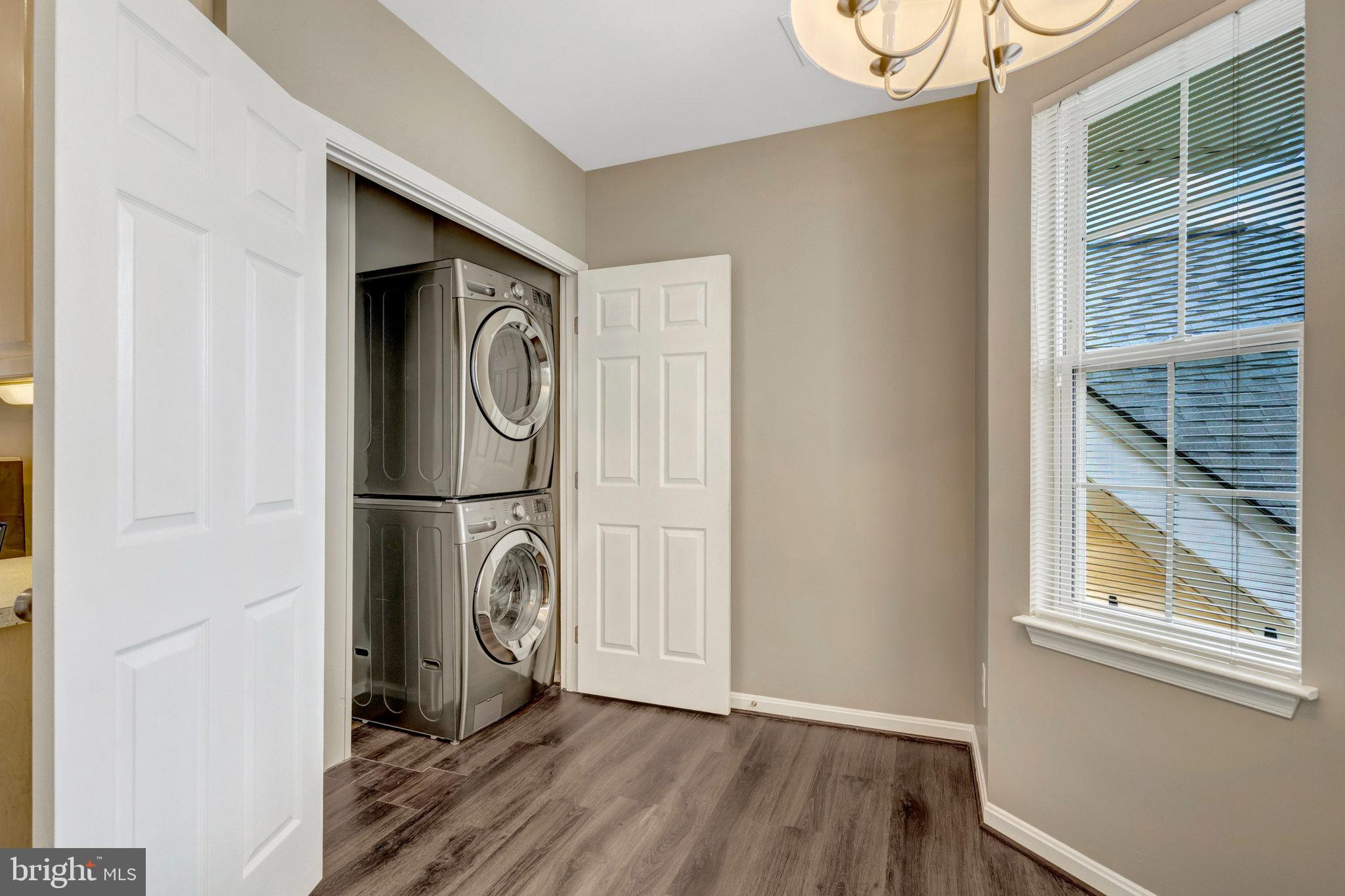 LAKESIDE AT SOUTH RIDING - Residential