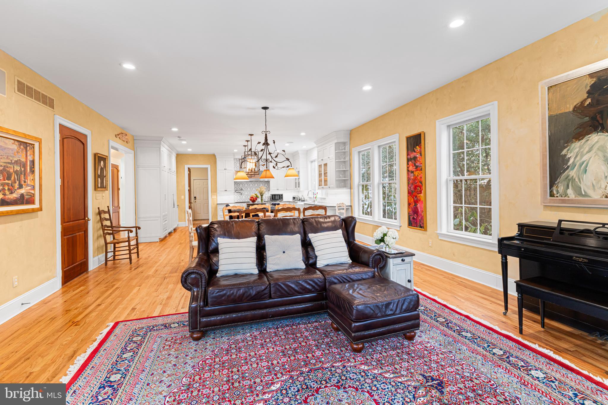 CHESTNUT HILL - Residential