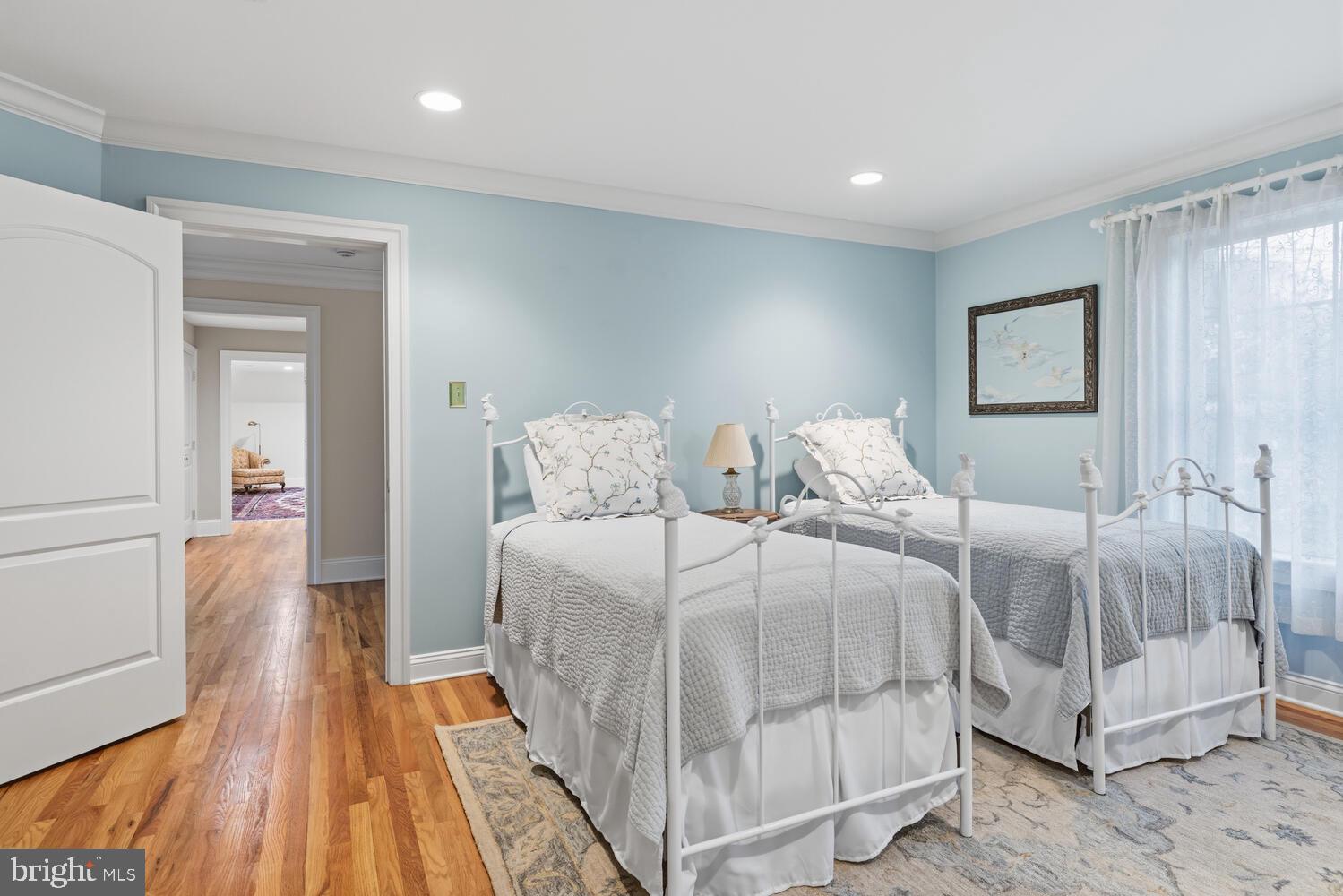 CHESTNUT HILL - Residential