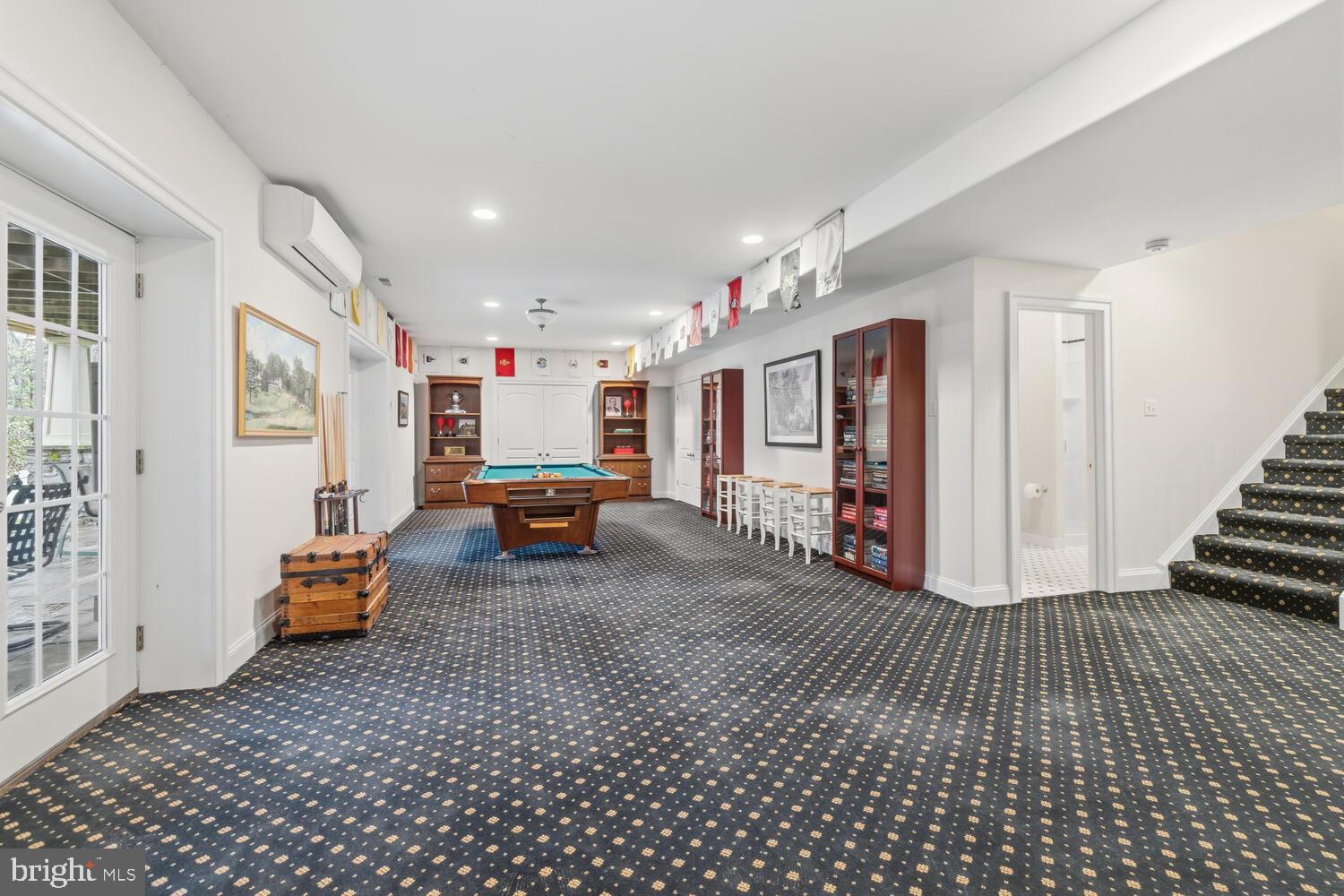 CHESTNUT HILL - Residential