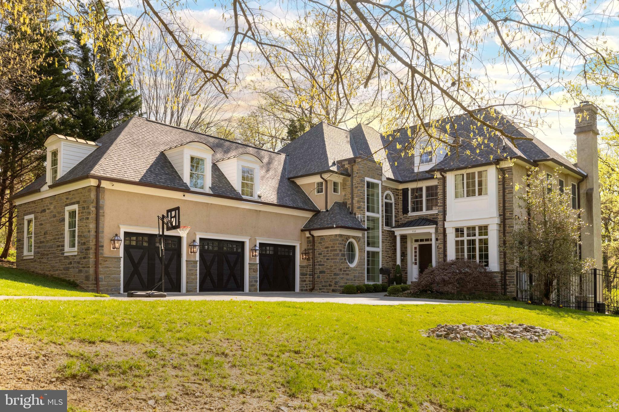 CHESTNUT HILL - Residential