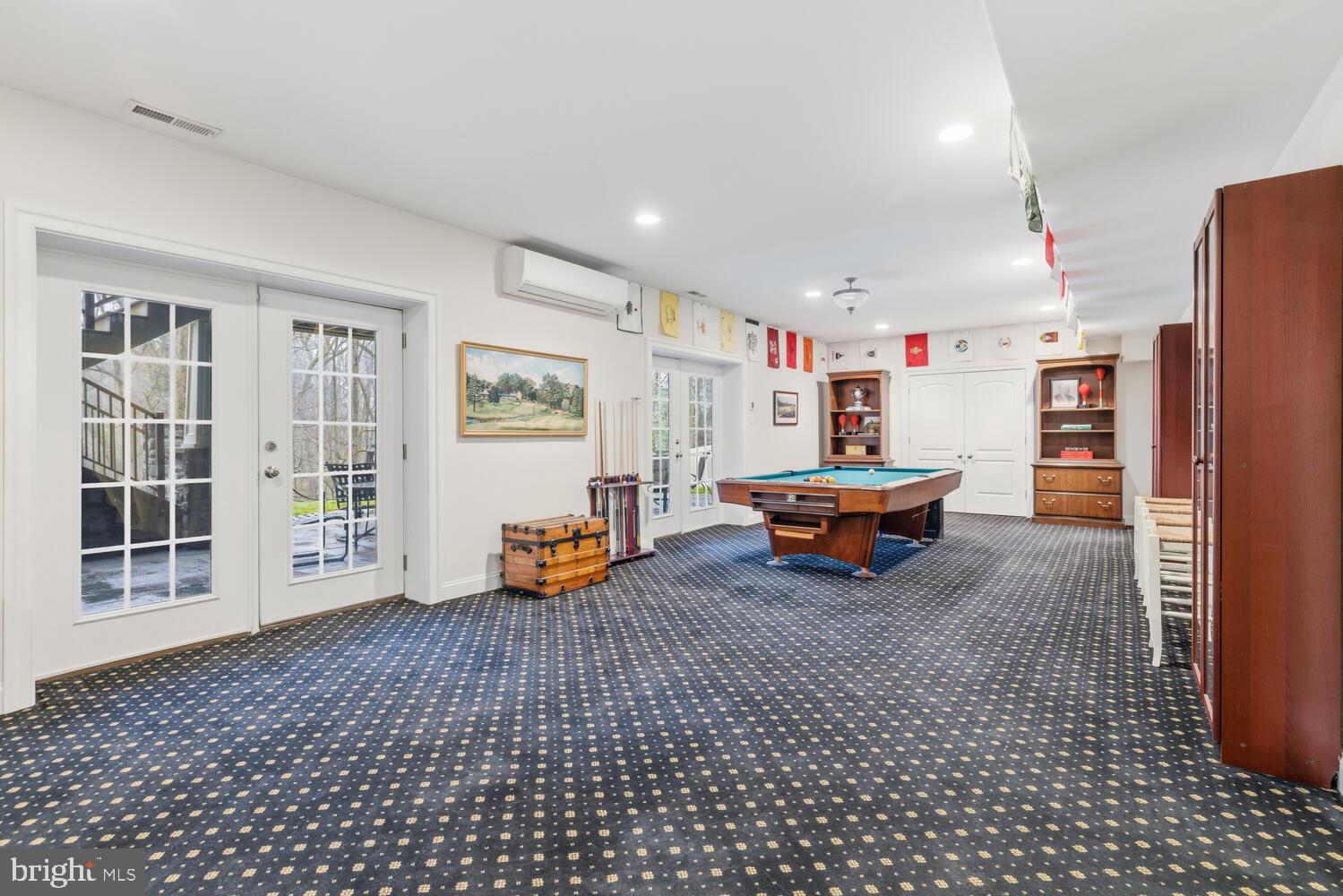 CHESTNUT HILL - Residential