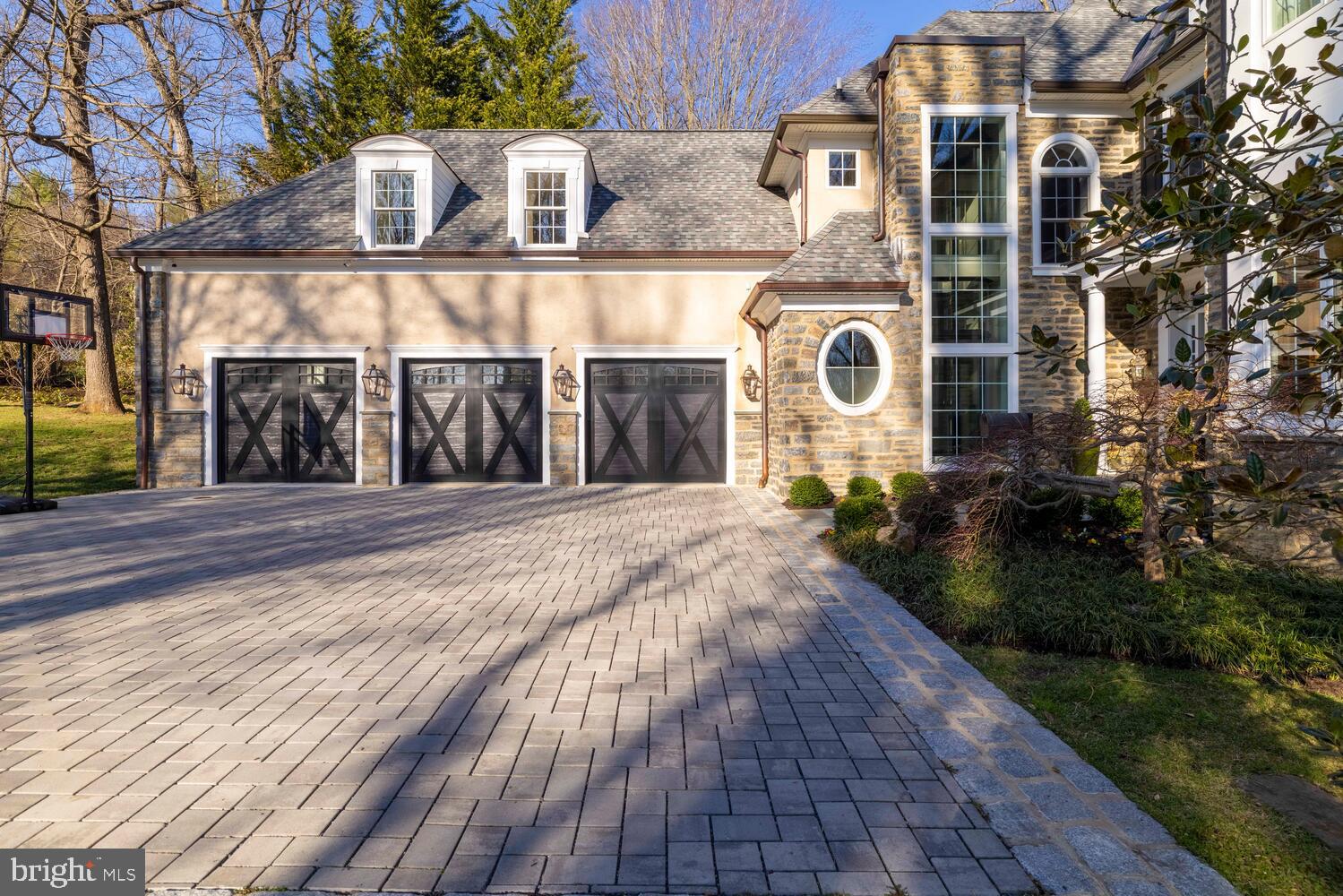 CHESTNUT HILL - Residential