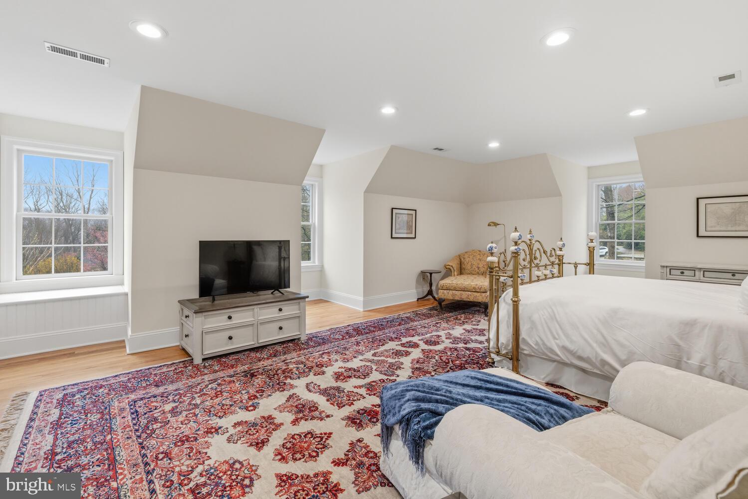 CHESTNUT HILL - Residential