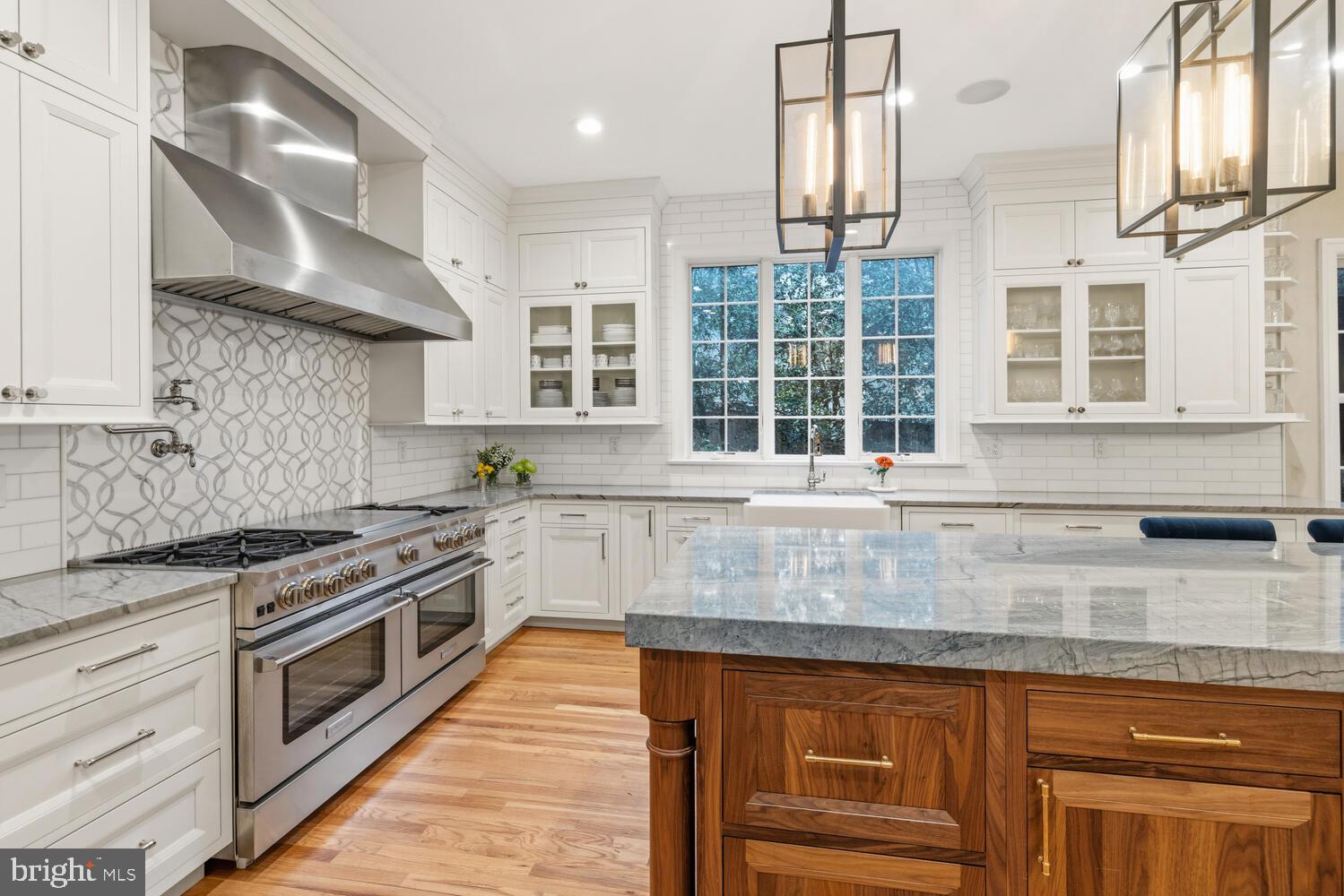 CHESTNUT HILL - Residential