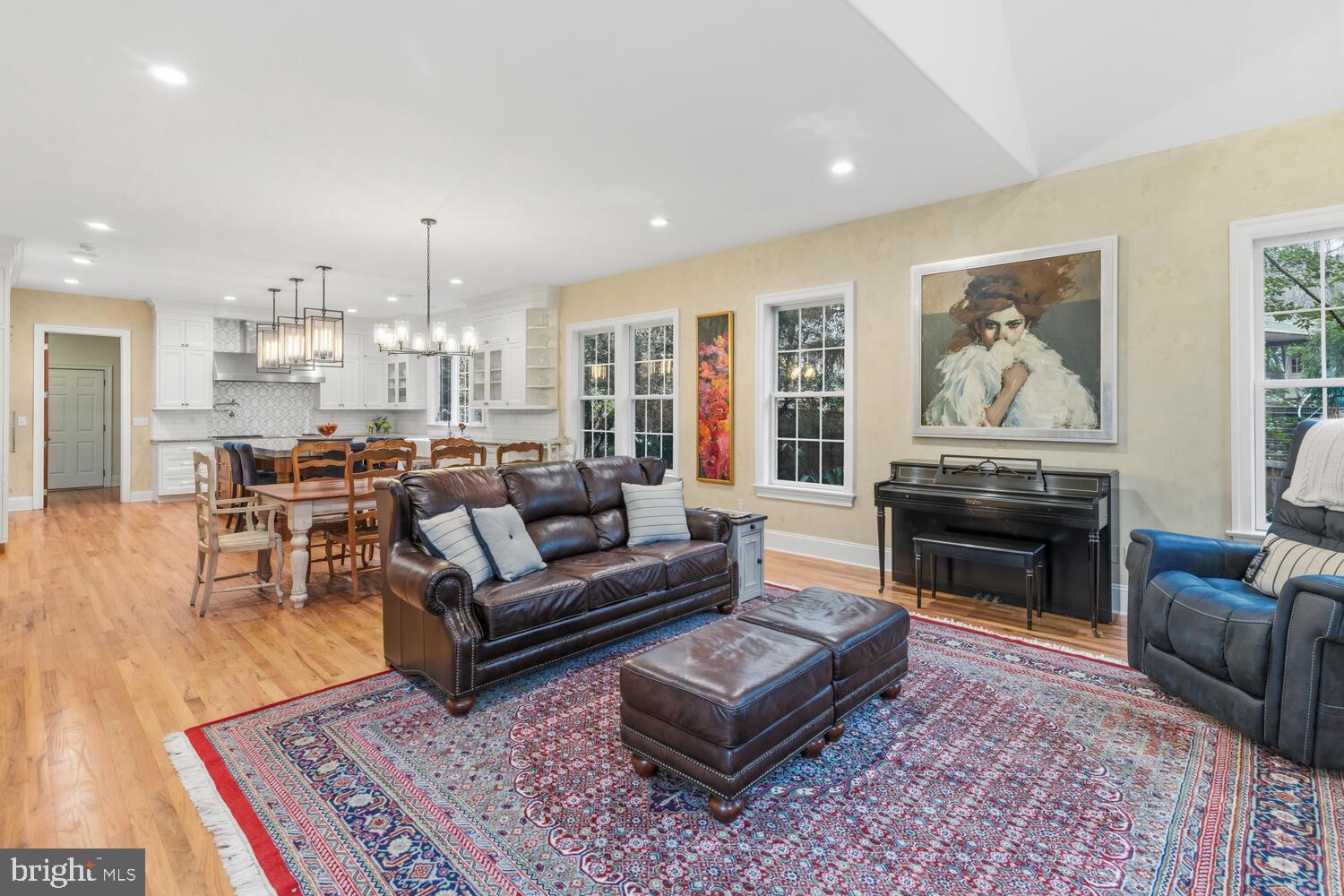 CHESTNUT HILL - Residential