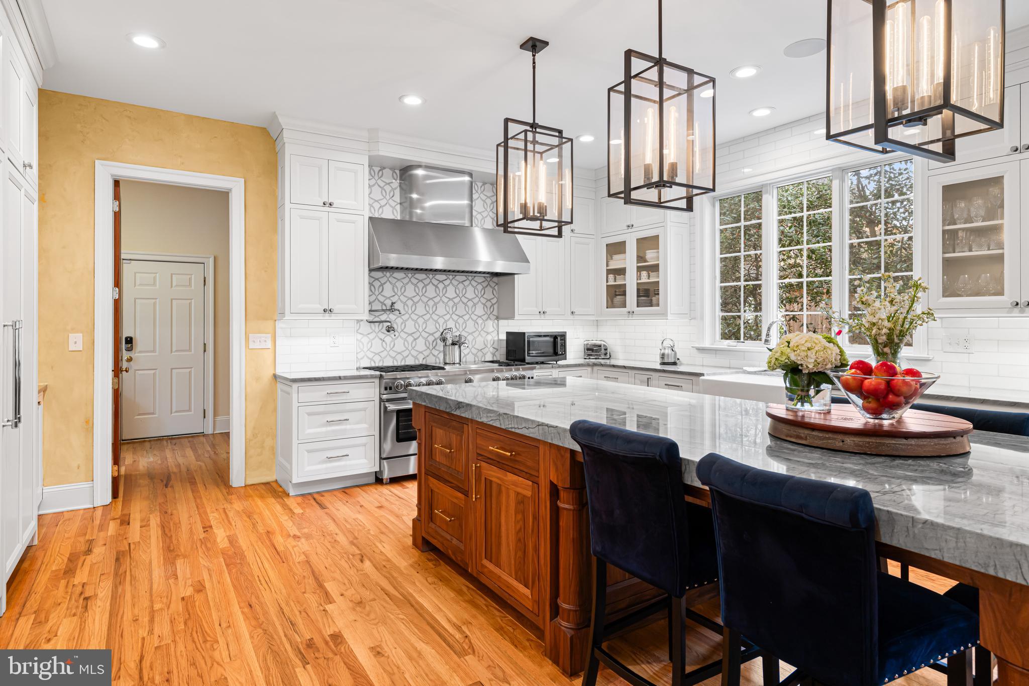 CHESTNUT HILL - Residential